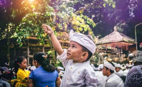 Contoh Adat Istiadat Di Indonesia Beserta Gambarnya Kenali 10 Budaya