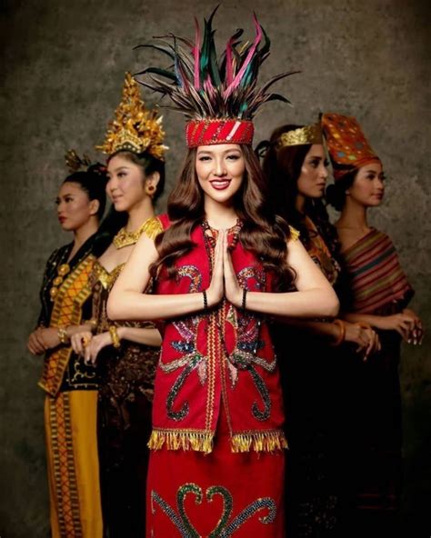 Baamar galung pancar matahari (sumber gambar: 2+ Pakaian Adat Kalimantan Utara (NAMA, PENJELASAN, GAMBAR)