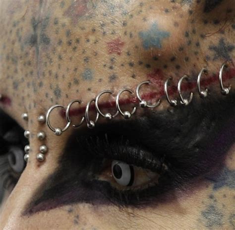 Tätowierungen „hanky Panky“ Der Tattookünstler Der Superstars Welt