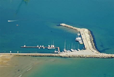 Footwear store in ortona a mare, abruzzi, italy. Ortona Marina in Ortona, Abruzzo, Italy - Marina Reviews ...