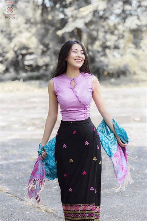 Online Cele Su Hlaing Win In Myanmar Traditional Dress Burmese Actress And Model Girls