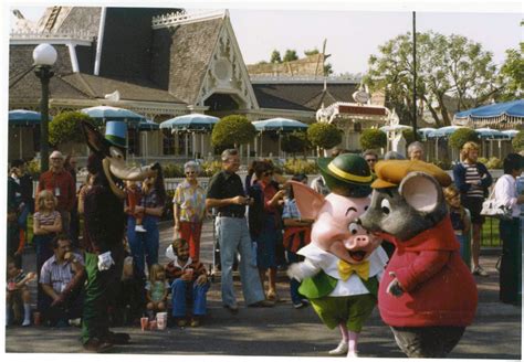 Stuff From The Park The Rescuers At Disneyland 1977