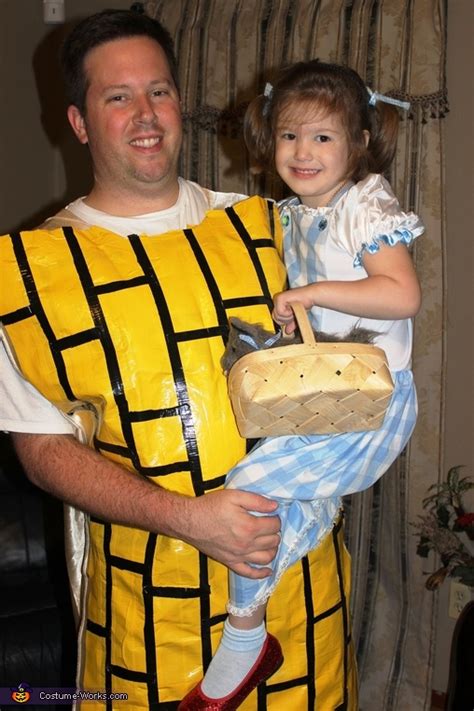 Dorothy And The Yellow Brick Road Creative Costume Idea