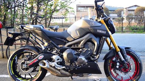 I was searching the web for some time to find sort of skidplate to protect the oil pan as well as a stunt cage. YAMAHA MT-09 FZ09 custom mods - clipzui.com