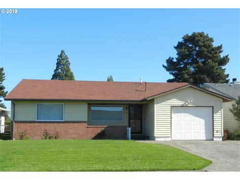 2153 Country Club Ter Woodburn Or 97071 Mls 19549018 Redfin