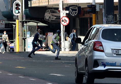 In Pics Durban Cops Sjamboks Plastic Pipes To Enforce Lockdown