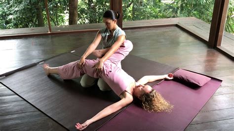 Thai Yoga Massage Une Méditation En Mouvement Amulya Yoga Youtube