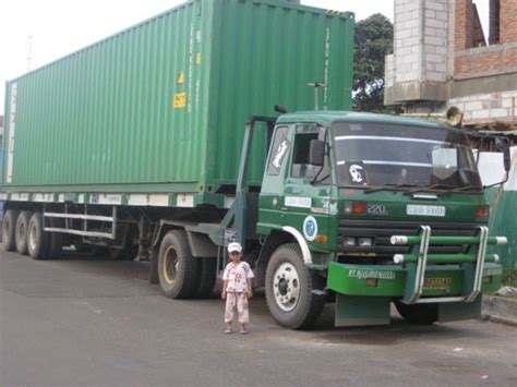 ukm indonesia menyewakan truk kontainer pelabuhan hubanto