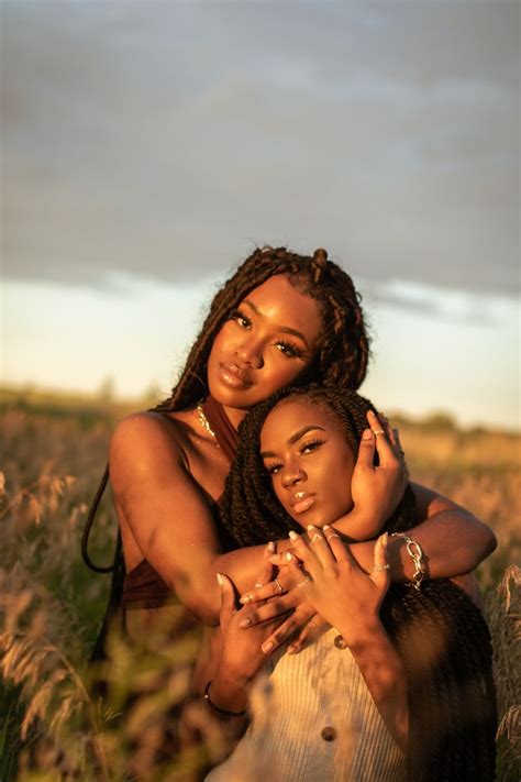 melanin photo shoots 🤎 sisters photoshoot poses sisters photoshoot friend photoshoot