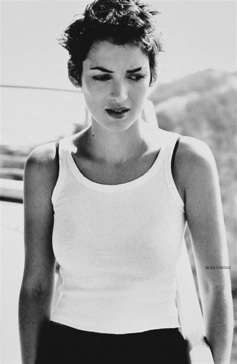 She aced it winona ryder, un icono de los 90 al detalle stranger things devolvió en 2016 a través de netflix, al panorama internacional a uno de los grandes iconos de los años 90, winona ryder. winona ryder 90's - Cerca con Google | style icon: Winona ...