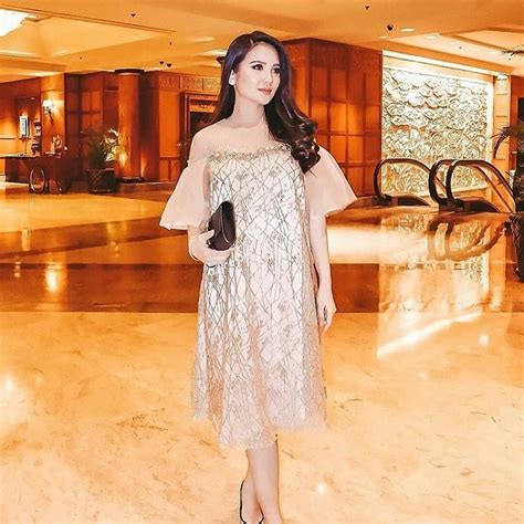 Dress kebaya seperti ini akan membuat anda tampak. 30+ Model Baju Brokat Orang Gemuk - Fashion Modern dan ...
