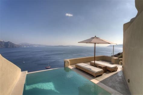 Santorinis Mystique Named Οne Of The 10 Most Beautiful Clifftop