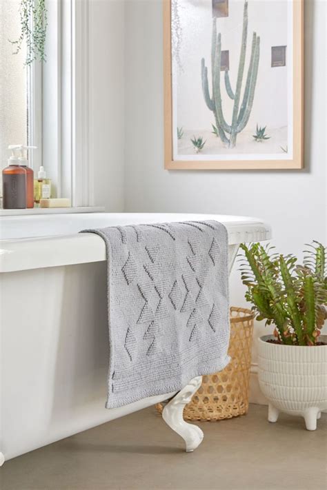 Bathroom rugs & bath mats. Naveah Textured Bath Mat | Urban Outfitters
