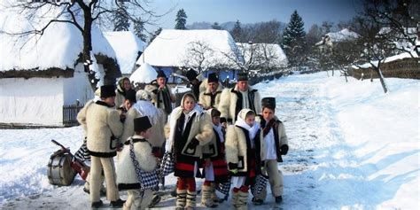 Traditii Si Obiceiuri Romanesti De Craciun Si Anul Nou Sfatul