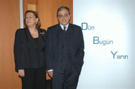 Nurettin hasman ve eda taşpınar, yedi yıllık ilişkilerini olaylı bir şekilde dünyanın en güçlü isimleri arasında yer alan güler sabancı, tatilden döner dönmez telefonla iş görüşmeleri yapmaya başladı. Güler Sabancı'nın Tosun Terzioğlu Mesajı | GazeteSU