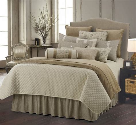 Quilts and other simple bedding opetions offer texture and color for a cozy, charming french style a simple, uncluttered option for calming bedroom decor. French Country Bedding | WebNuggetz.com
