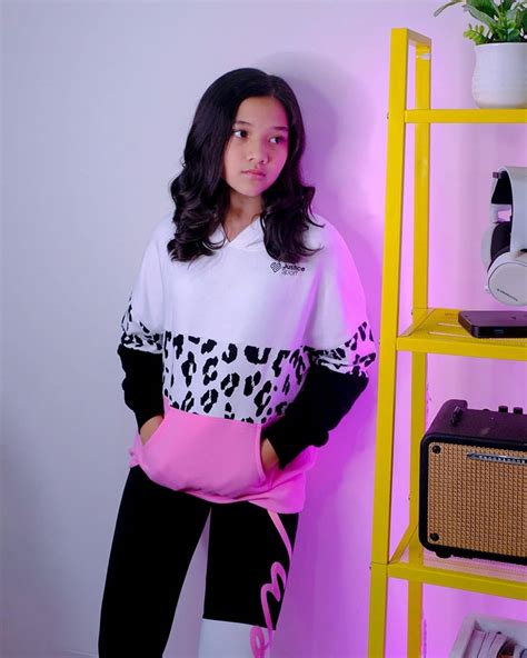 Gadis cilik yang memiliki nama lengkap naisa alifia yuriza ini mengatakan bahwa dirinya sendiri yang mencetuskan berbagai. 10 Pesona Naisa Alifia Yuriza, YouTuber yang Dikabarkan ...