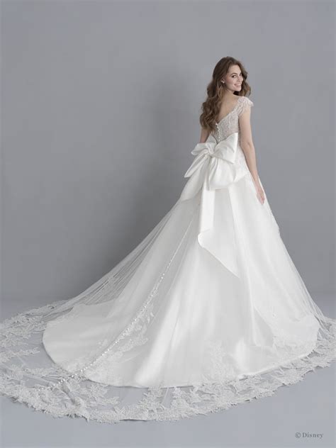 Disneys Snow White Wedding Dress — Exclusively At Kleinfeld See Every Disney Princess Wedding