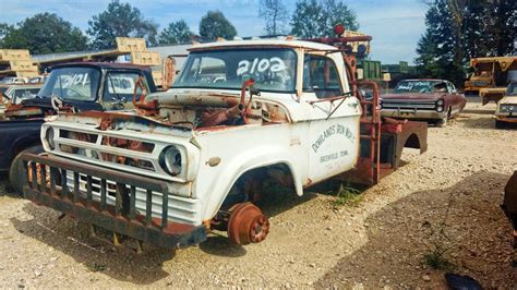 Tennessee Salvage Yard 39 Barn Finds