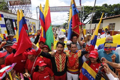 Cientos De Personas Se Concentraron De Ambos Lados De La Frontera Entre Colombia Y Venezuela