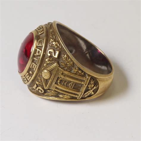 10kt Gold 11 8g 1952 Class Ring With Red Stone Property Room
