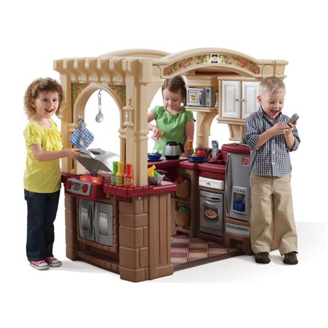 The advertisement picture is misleading because it actually doesn't. 14 Cute Toy Kitchen Sets for Kids ages 2 and up!