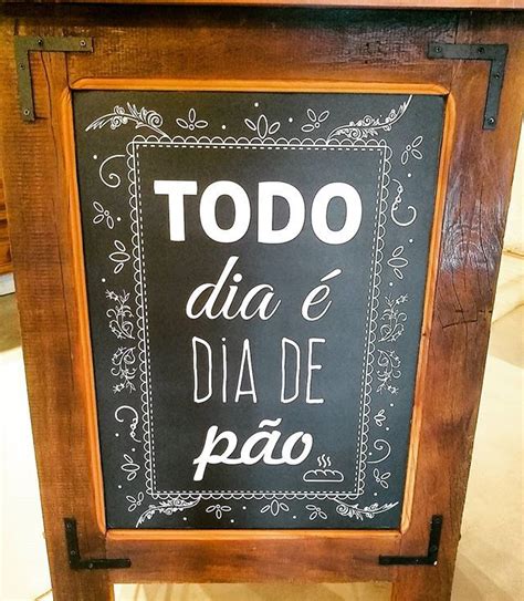A Chalkboard Sign That Says Todo Dia E Dia De Pao
