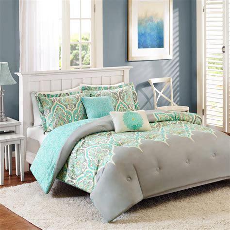 Snuggle up under one of these cozy covers. Better Homes and Garden Comforter Sets - HomesFeed