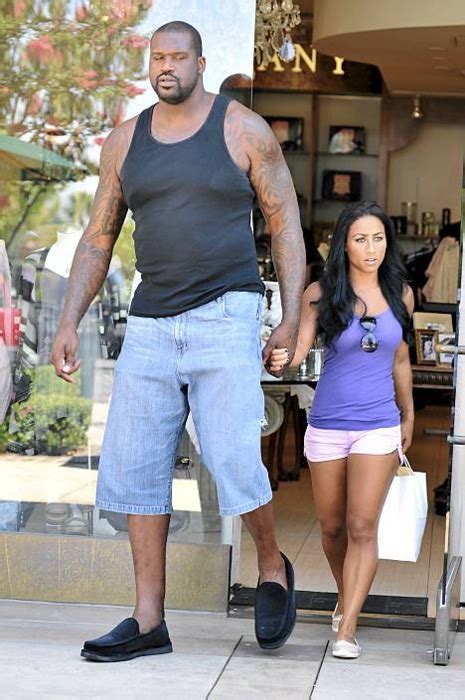 Photo Of Shaquille Oneal Nicole ‘hoopz Alexander Shows Ridiculous Contrast Of Couples Height