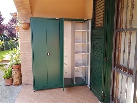 Vendita armadi shabby chic online. Armadi metallici per esterno realizzati in colore verde ...