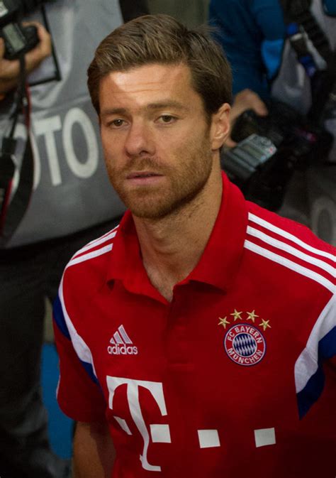 Xabi alonso se retiró como futbolista profesional en el 2017 mientras vestía la camiseta del bayern munich, actualmente se encuentra dando sus primeros pasos como entrenador dentro de la. Editar Xabi Alonso en el PES | Pro Evolution Soccer | tus ...