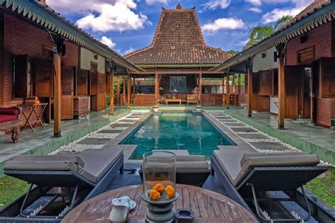 Batu Bolong Canggu Ba Indonesia Joglo Style Villa Complex With Restaurant In Berawa The