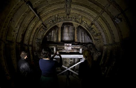 Explore The Abandoned Tunnels Of Moorgate Station On This New Hidden