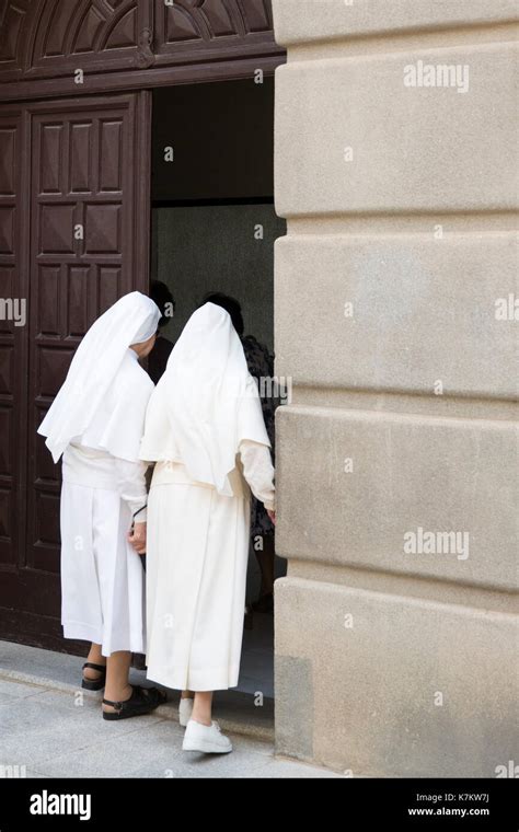Roman Catholic Nuns High Resolution Stock Photography And Images Alamy