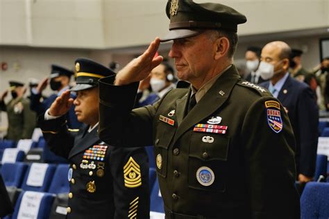 Usforceskorea Commander Gen Robert Abrams Wears The New Usarmy Green