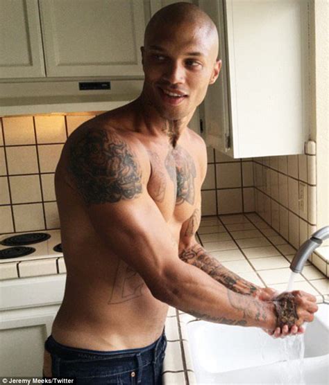 America S Hottest Felon Jeremy Meeks Shows Of His Tattooed Torso And