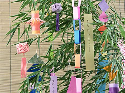 Learn about what tanzaku are, how to make them yourself, and enjoy the traditional festivities of tanabata to the fullest! 七夕：Tanabata (Star Festival) | Keio Plaza Hotel Tokyo