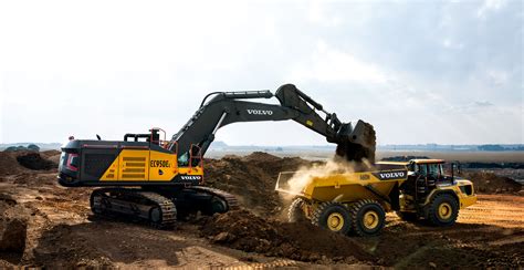 Volvo Ce Showed Off Large Capacity Mining Champions At Mining Indonesia