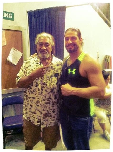 Joe Anoai Roman Reigns With His Dad Sika Roman Reigns Wwe Champion