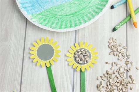Diy paper plate growing flowers craft/ video for kids this video show you how to make easy craft these threaded paper plate flowers are a lovely spring craft, summer craft or mother's day craft. Growing Sunflower - Easy Paper Plate Craft For Preschoolers