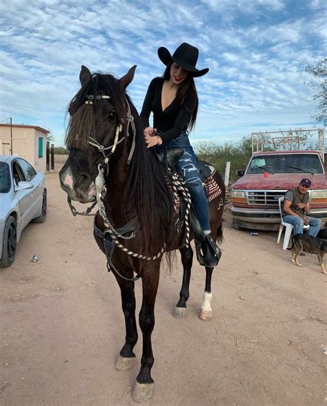 Pin By Dez🇲🇽 On Vaqueras Vaquero♥️ Cowgirl Outfits Country Girls