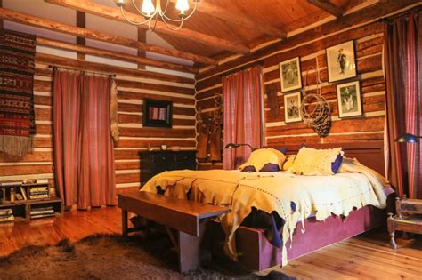 20 Simple And Neat Cabin Bedroom Decorating Ideas