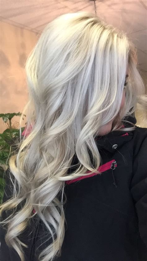 Sitting somewhere between blonde and brunette, it's a safer territory than either extreme that gives. Platinum blonde hair - 20 ways to satisfy your whimsical ...
