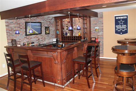 Work with the bricks or natural stone and create a space that's comfortable and unpretentious. Pin de Blue Moon Construction em Basement Finishing Board ...