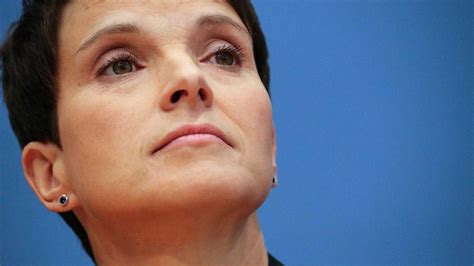 Emmy award winning sports broadcaster. AfD-Chefin Frauke Petry kehrt der Partei den Rücken ...