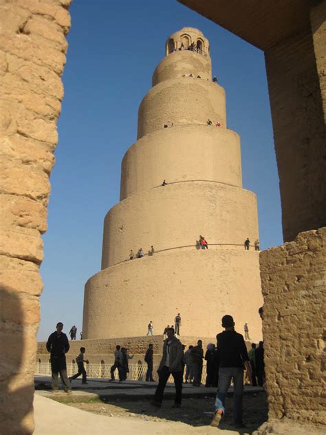 المئذنة الملوية إحدى أقدم الآثار العراقية وكانت في الأصل مئذنة المسجد