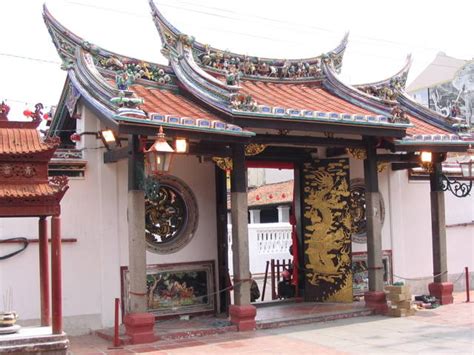 Smaller chambers of this temple devoted to ancestor. Pahang, Malacca, N. Sembilan and Johor, Malaysia | Explore ...