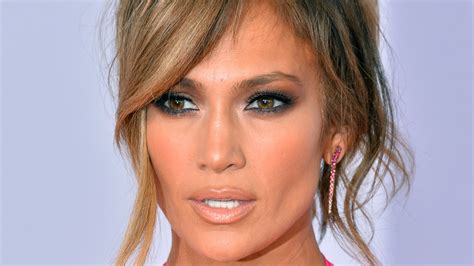 How To Replicate Jennifer Lopez S Makeup Routine