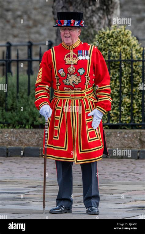 Yeoman Warder Uniform Hi Res Stock Photography And Images Alamy