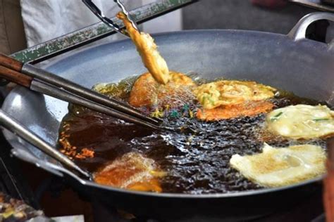 Ada caruman kwsp tapi terima gaji secara tunai ? 4 Must-Try Crispy Prawn Crackers in Johor Bahru! - JOHOR NOW